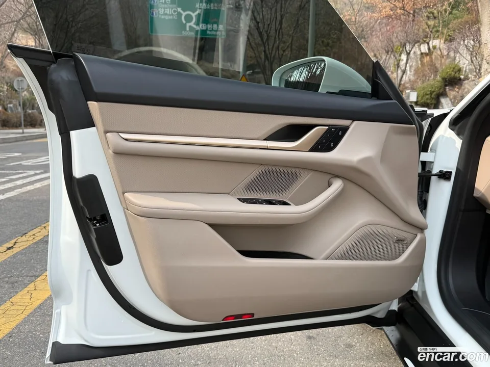 Porsche Taycan 2023 — миниатюра 5