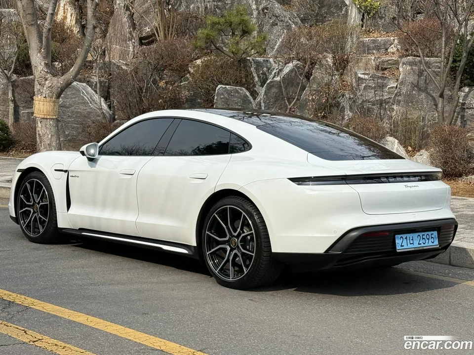 Porsche Taycan 2023 — фото 1, купить с доставкой в Москву