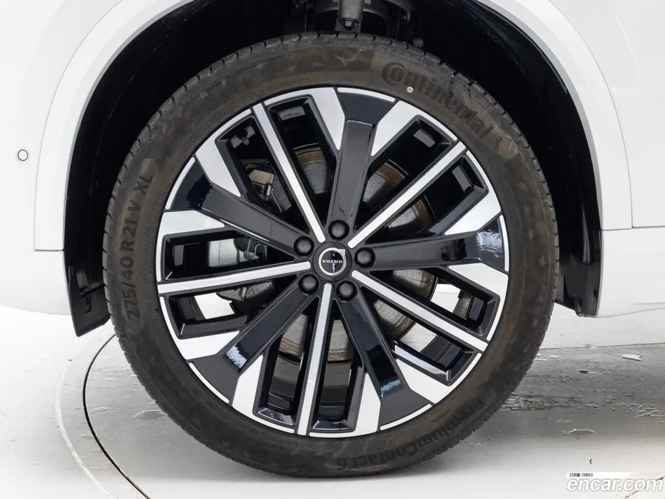 Volvo XC90 T8 2025 — миниатюра 5