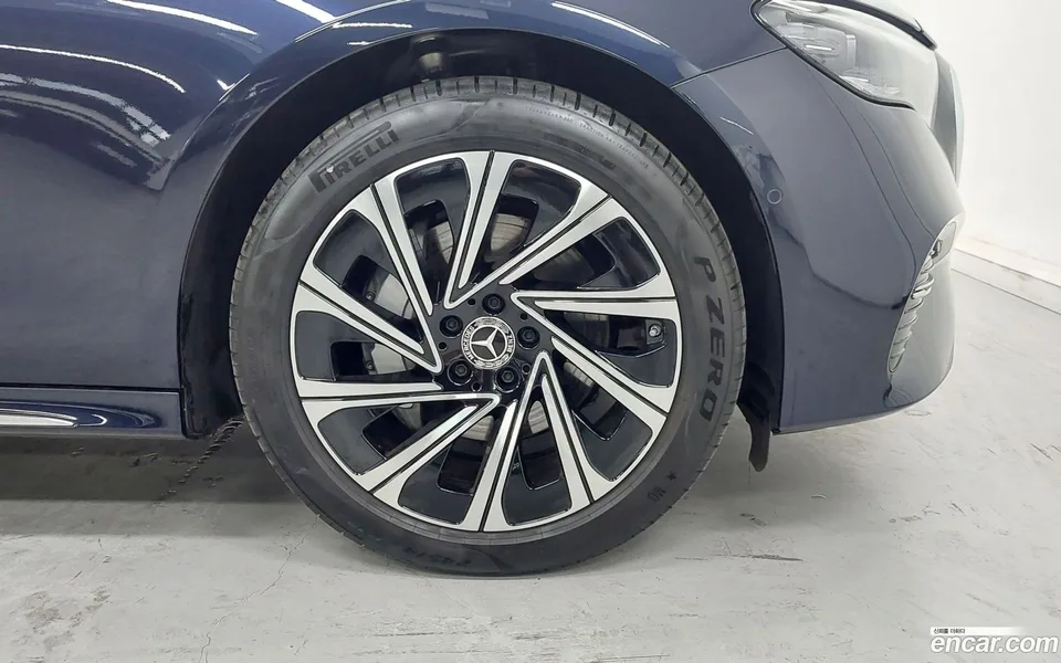 Mercedes-Benz E-Class E300 4MATIC 2025 — миниатюра 5