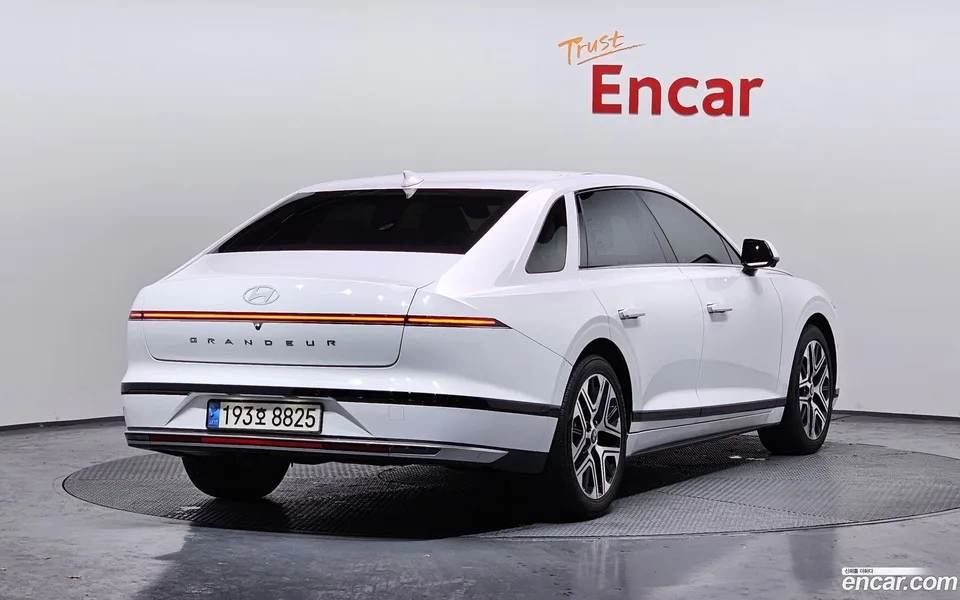 Hyundai Grandeur 2.5 2WD 2023 — миниатюра 2