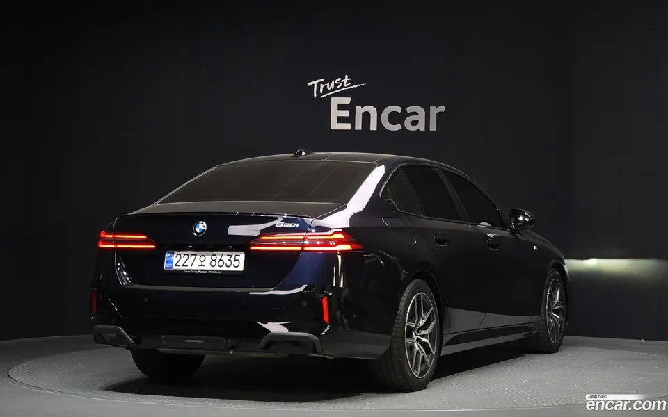 BMW 5 Series 520i 2024 — миниатюра 2