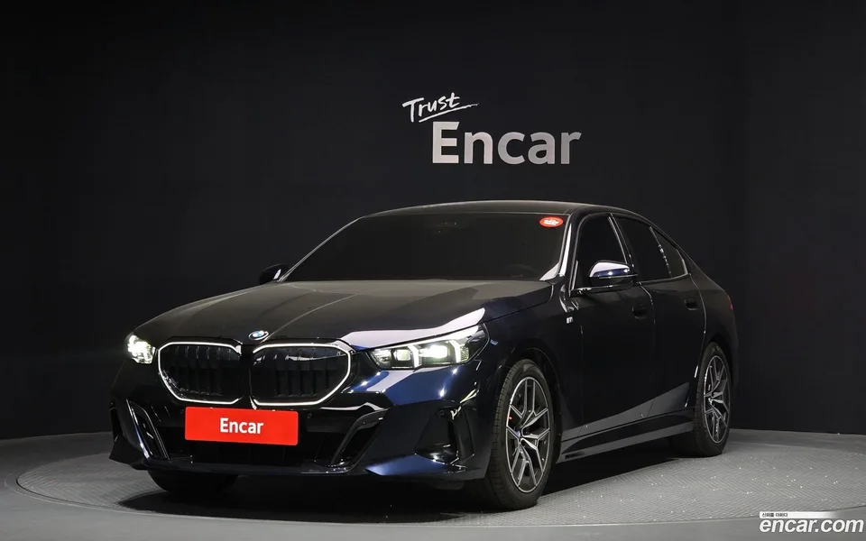 BMW 5 Series 520i 2024 — фото 1, купить с доставкой в Москву