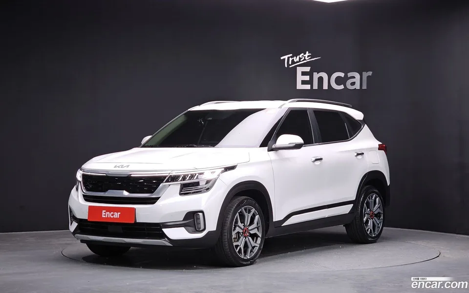 Kia Seltos 1.6 2WD 2022 — фото 1, купить с доставкой в Москву