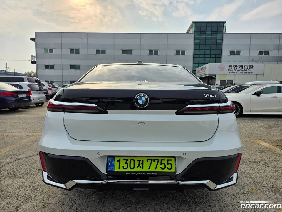 BMW 7 Series 740i sDrive M 2023 — миниатюра 2