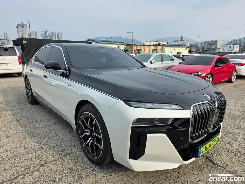 BMW 7 Series 740i sDrive M 2023 — миниатюра 3