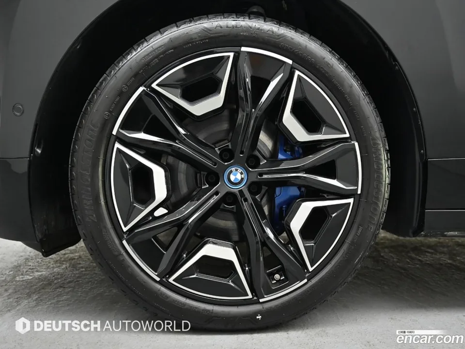 BMW iX xDrive50 2023 — миниатюра 5
