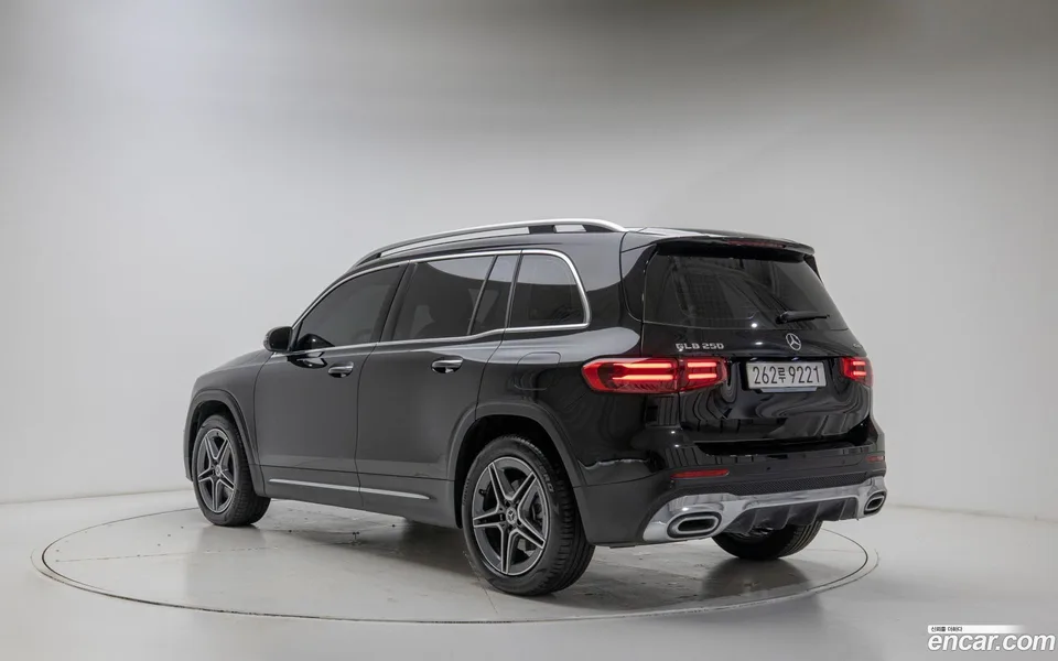 Mercedes-Benz GLB-Class GLB250 4MATIC 2025 — миниатюра 2