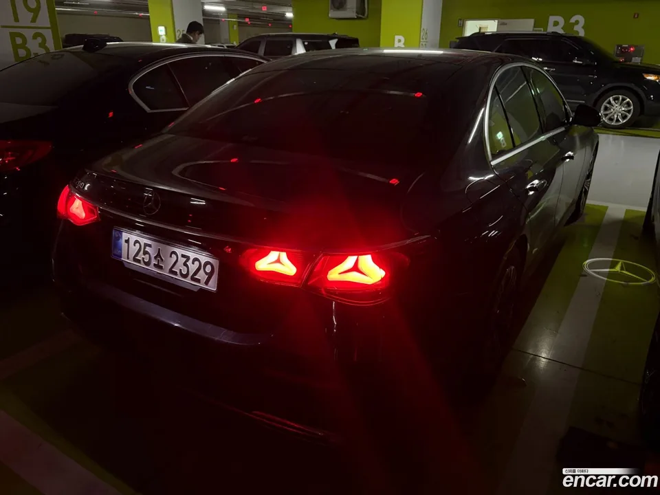 Mercedes-Benz E-Class E200 2025 — thumbnail 4