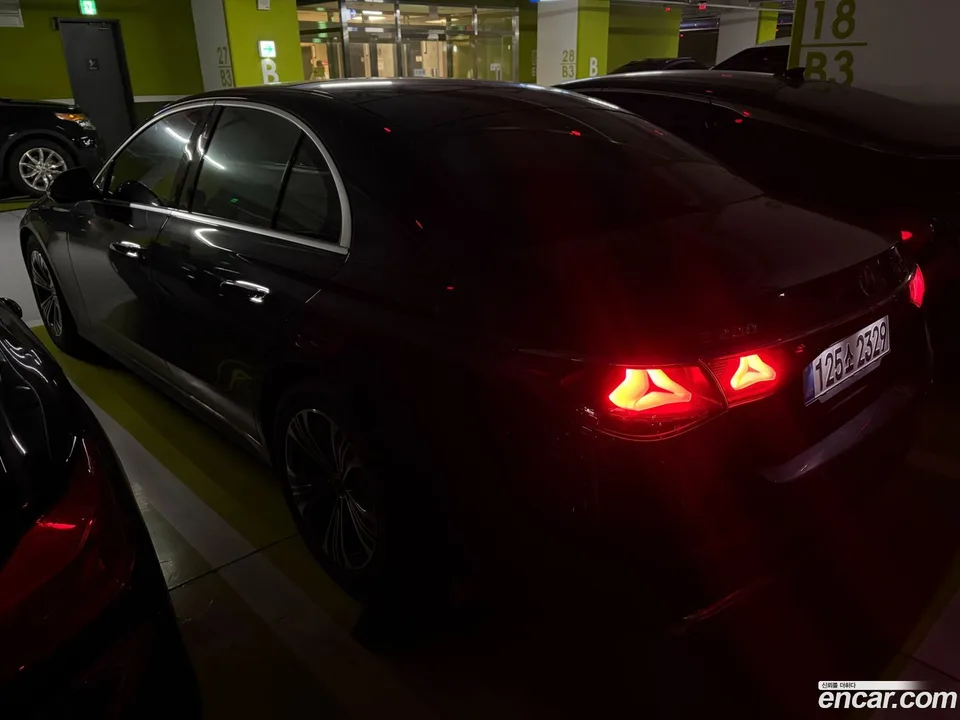 Mercedes-Benz E-Class E200 2025 — thumbnail 5