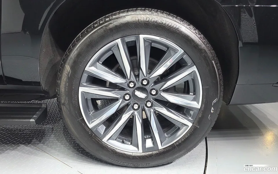 Cadillac Escalade 6.2 ESV 2023 — миниатюра 2