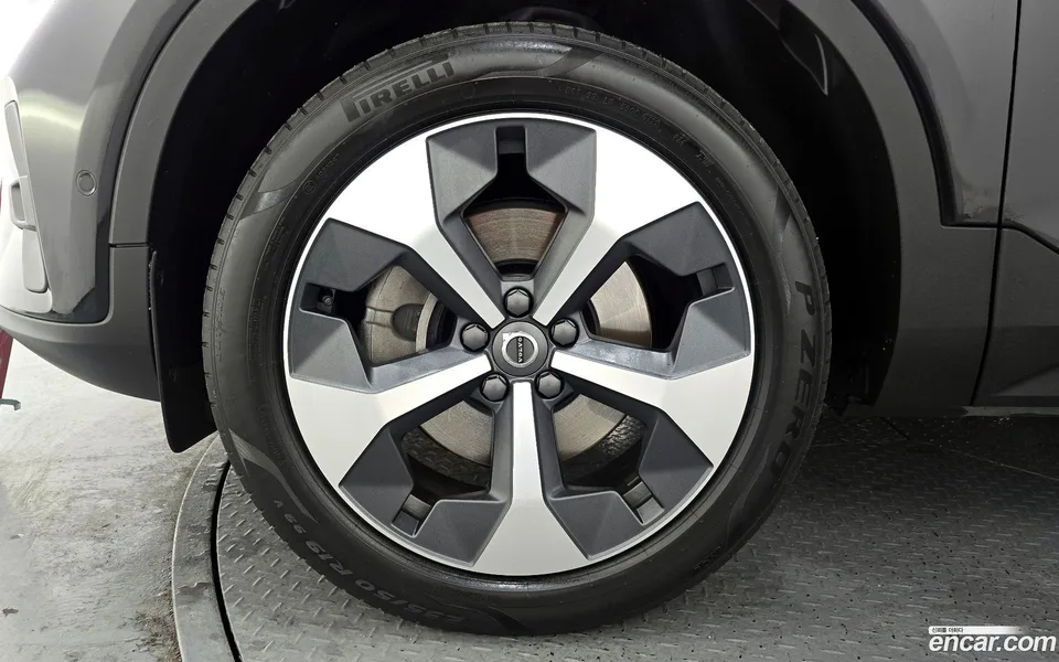 Volvo XC40 B4 2023 — миниатюра 2