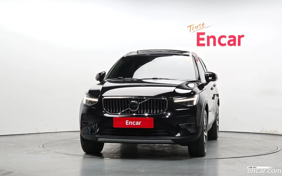 Volvo XC40 B4 2023 — миниатюра 3