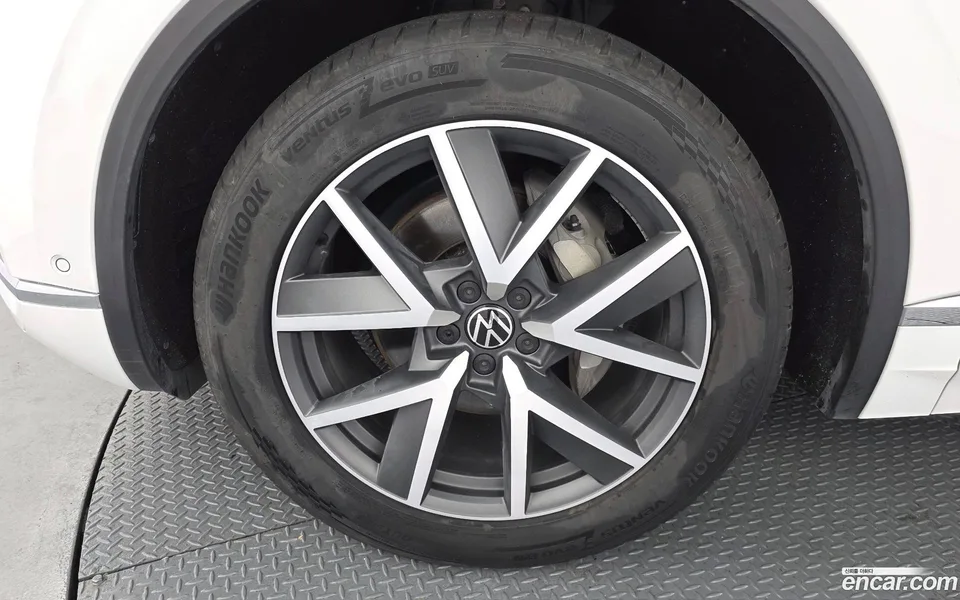 Volkswagen Touareg 3.0 TDI 2023 — миниатюра 2