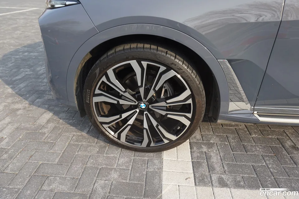 BMW X7 xDrive 40i 6 2023 — миниатюра 2