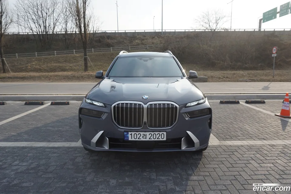 BMW X7 xDrive 40i 6 2023 — миниатюра 3