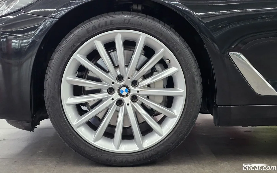 BMW 5 Series 530i 2023 — миниатюра 2
