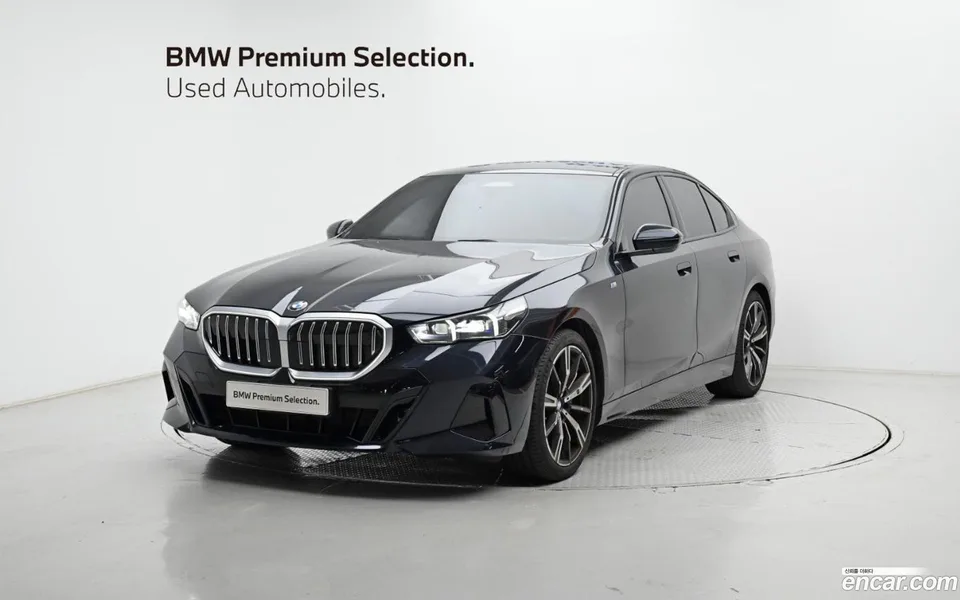 BMW 5 Series 530i xDrive M 2024 — фото 1, купить с доставкой в Москву