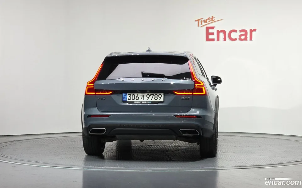 Volvo V60 Cross Country B5 AWD 2022 — миниатюра 4