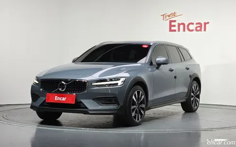Volvo V60 Cross Country 2022 buy in Moscow