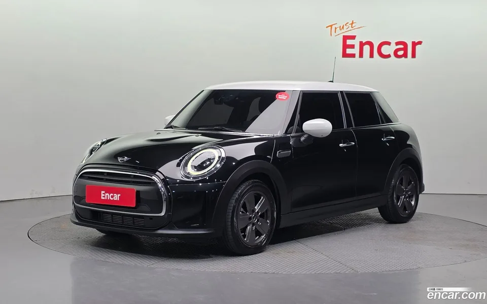 MINI Cooper 5 2023 — фото 1, купить с доставкой в Москву
