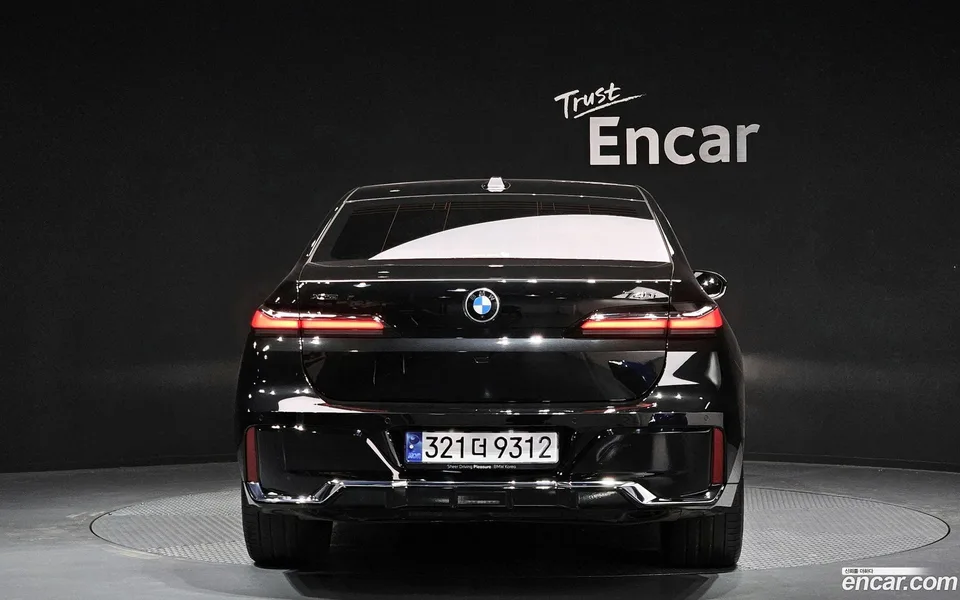 BMW 7 Series 740i xDrive M 2024 — миниатюра 4