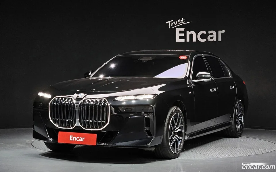 BMW 7 Series 740i xDrive M 2024 — фото 1, купить с доставкой в Москву