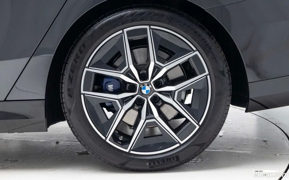 BMW 5 Series 523d M 2025 — миниатюра 5
