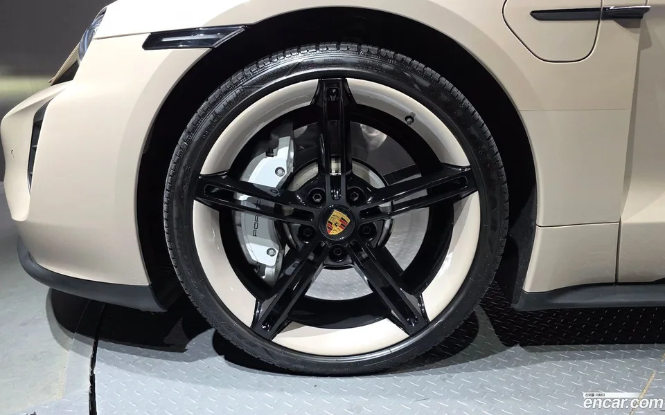 Porsche Taycan GTS 2023 — миниатюра 2