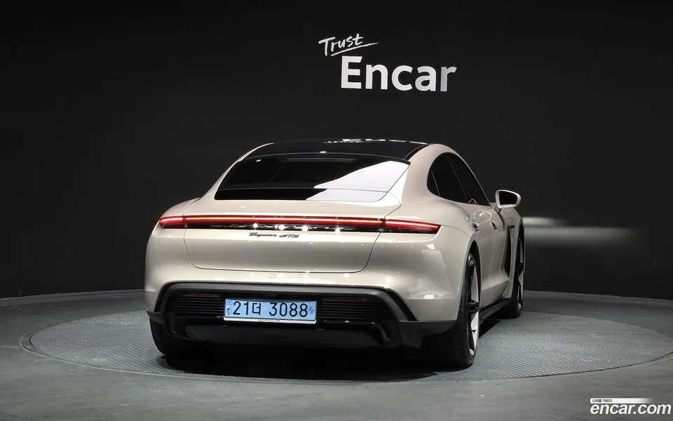 Porsche Taycan GTS 2023 — миниатюра 4