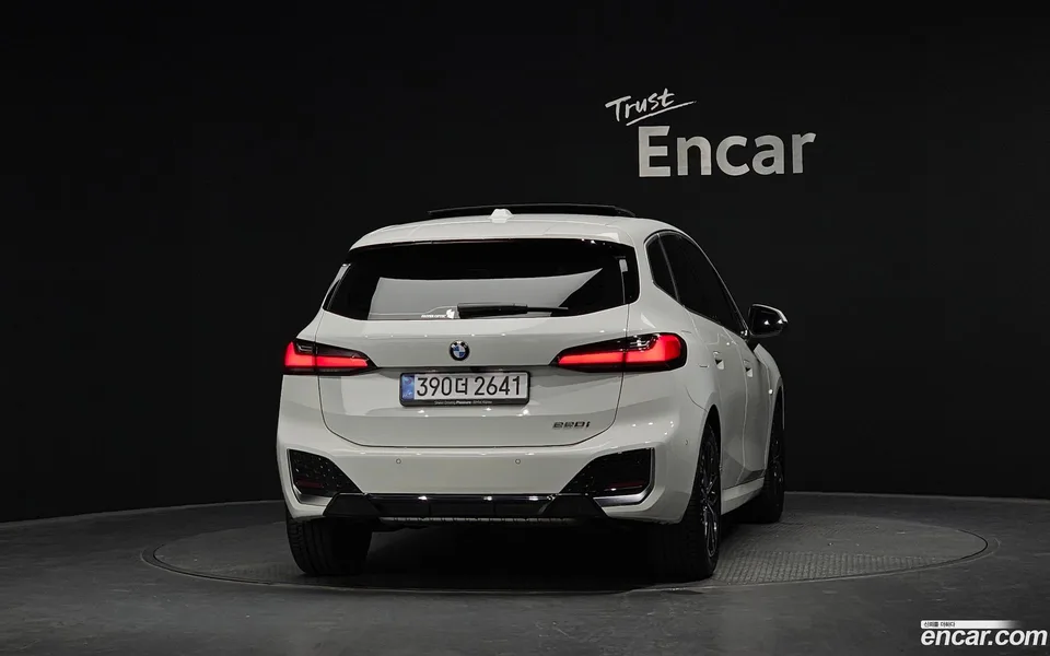 BMW 2 Series Active Tourer 220i M 2025 — миниатюра 4