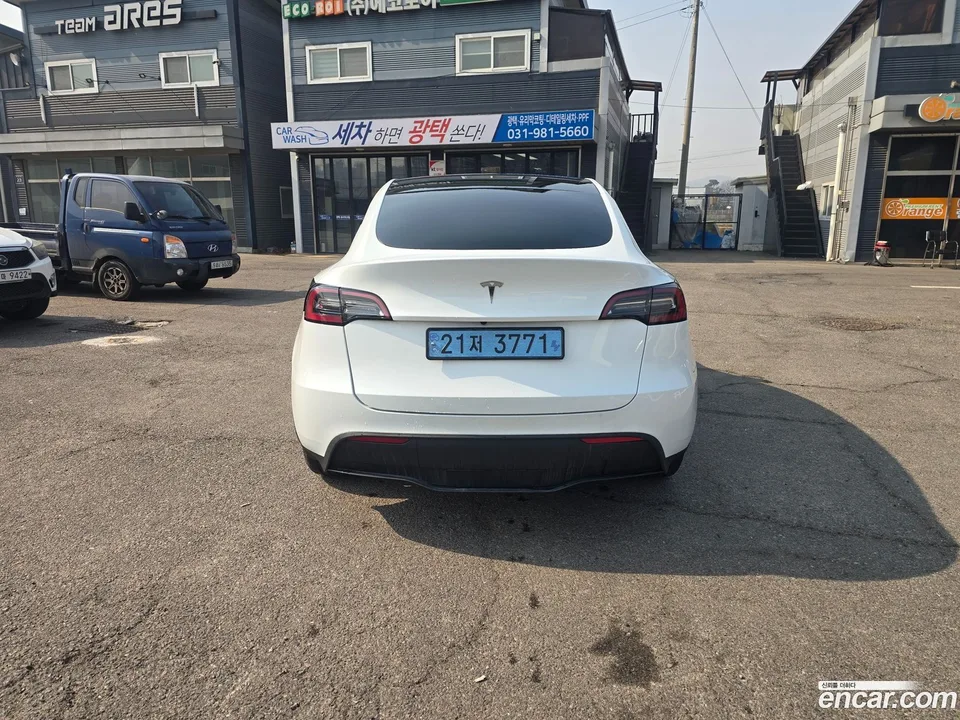 Tesla Model Y RWD 2024 — миниатюра 2