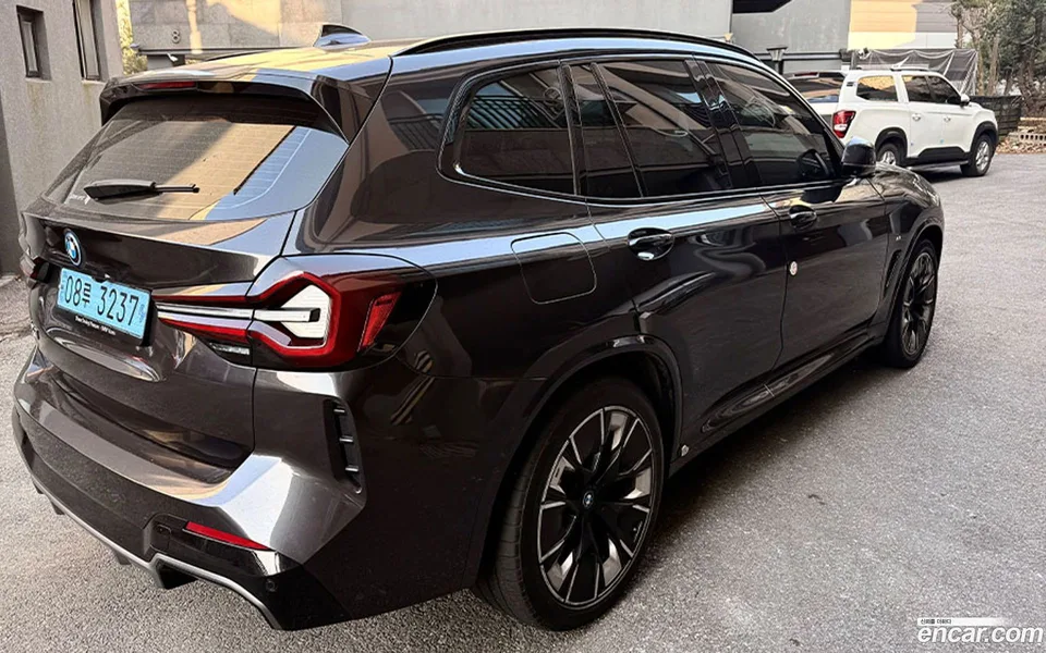 BMW iX3 M 2023 — миниатюра 3