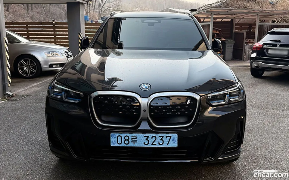 BMW iX3 M 2023 — фото 1, купить с доставкой в Москву