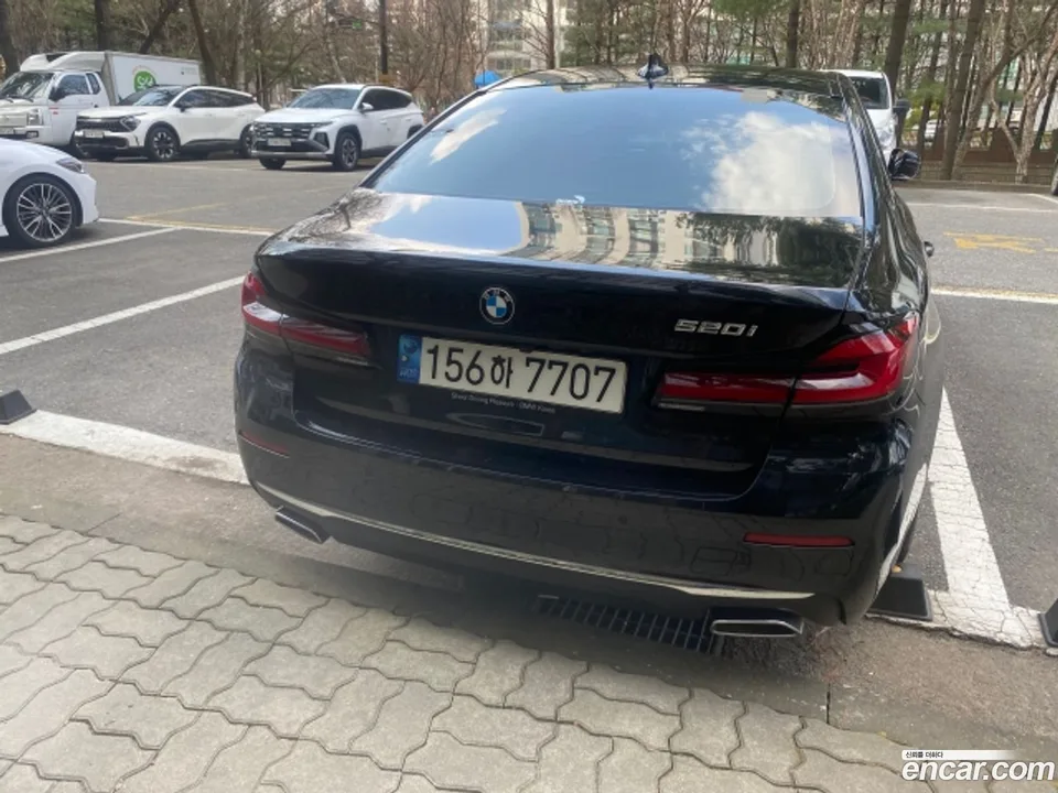BMW 5 Series 520i 2023 — миниатюра 4