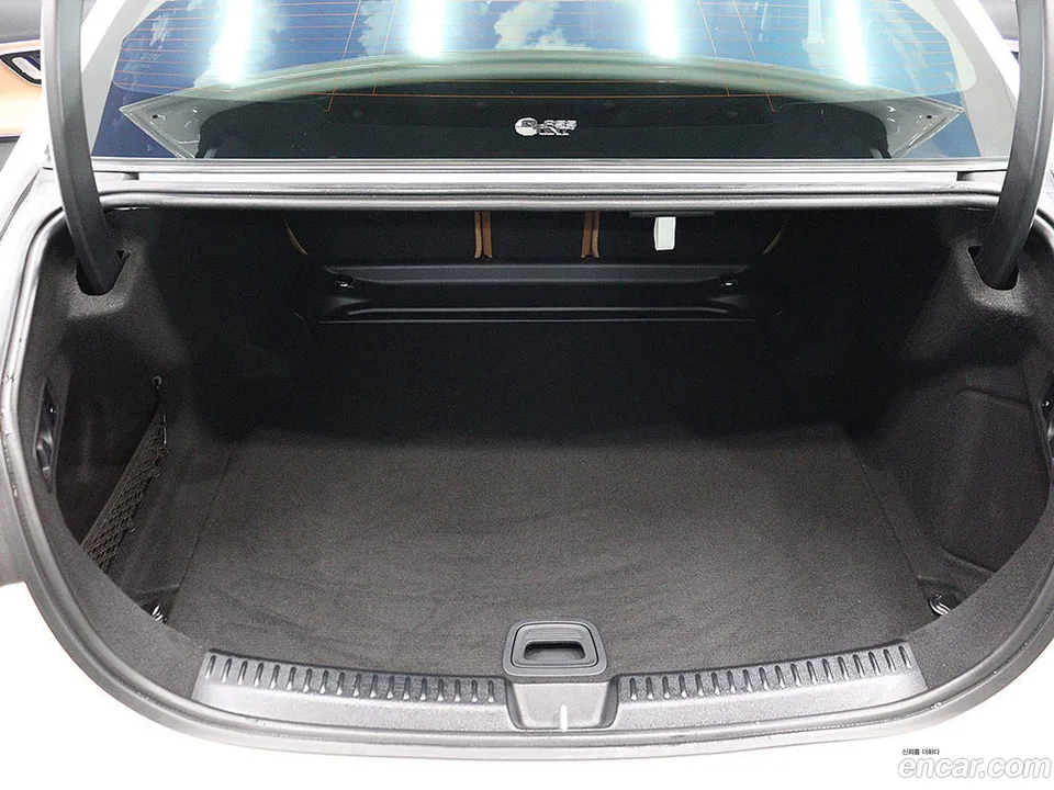 Mercedes-Benz E-Class E200 2025 — миниатюра 5