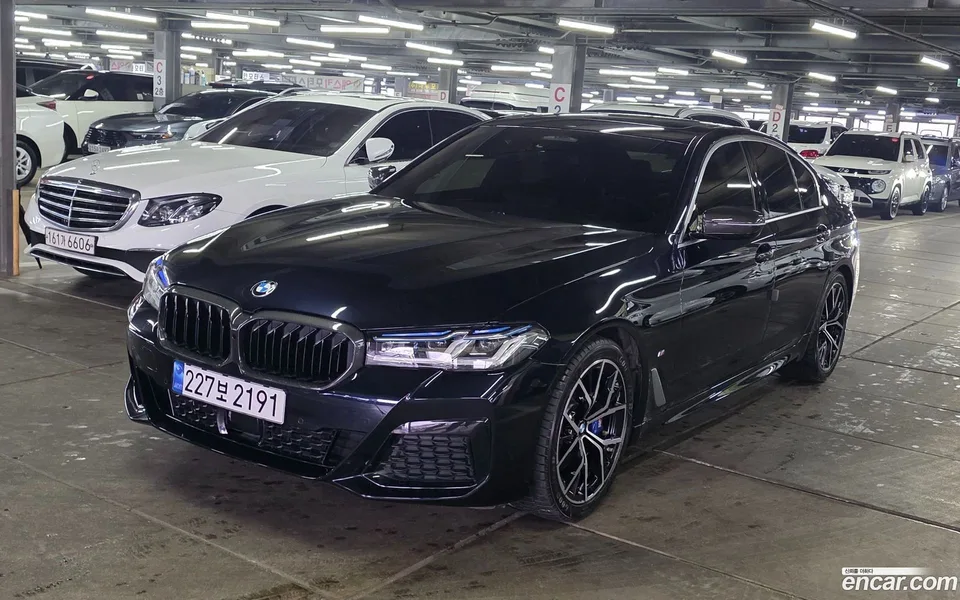 BMW 5 Series 530i M 2022 — фото 1, купить с доставкой в Москву