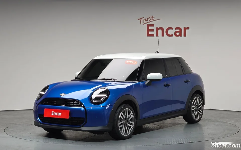 MINI Cooper C 5 2026 — фото 1, купить с доставкой в Москву
