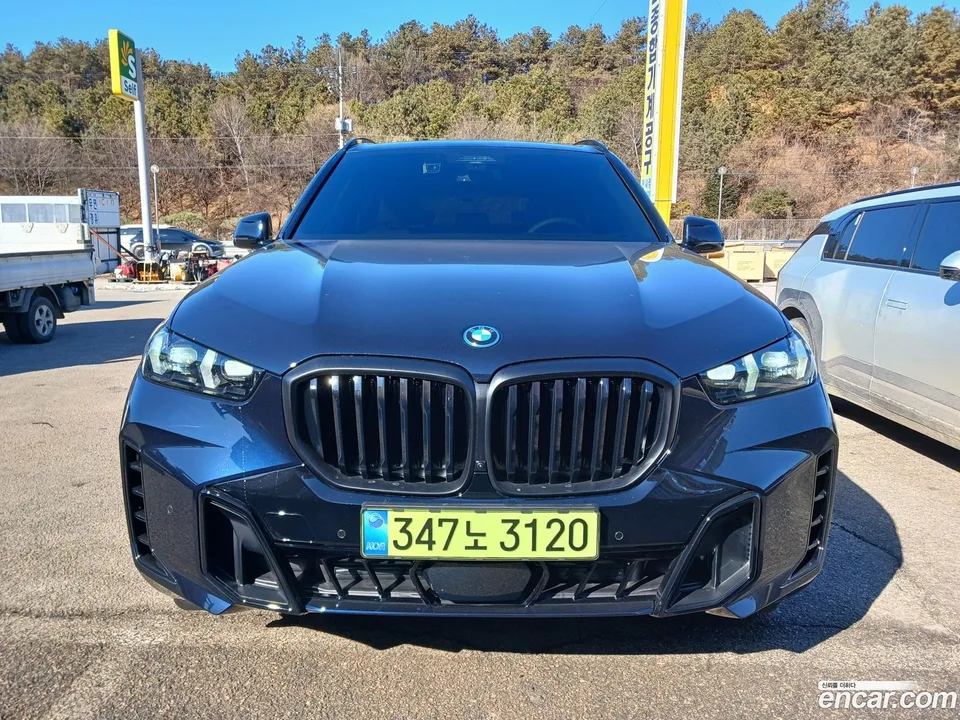 BMW X5 xDrive 50e M 2026 — фото 1, купить с доставкой в Москву