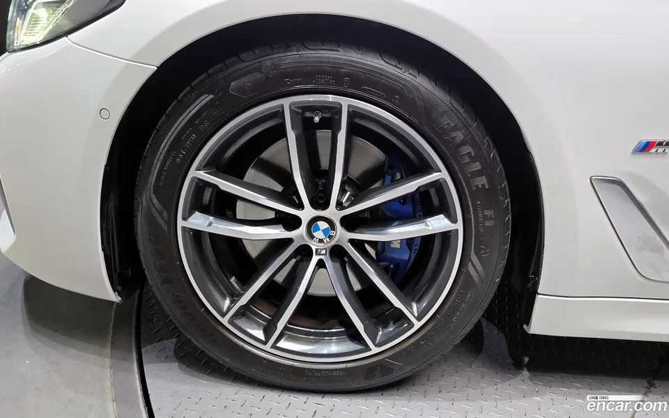 BMW 5 Series 520i M 2022 — миниатюра 5
