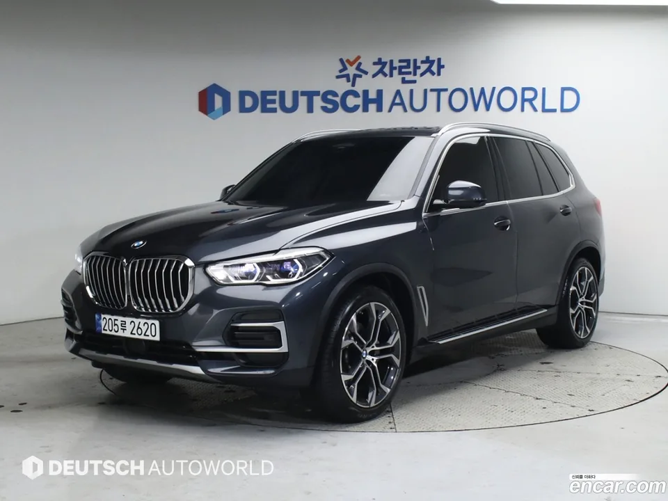 BMW X5 xDrive 40i xLine 2022 — фото 1, купить с доставкой в Москву