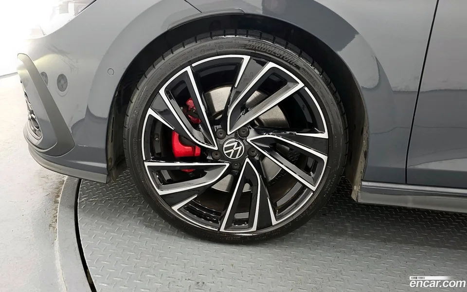 Volkswagen Golf 2.0 GTI 2023 — миниатюра 2