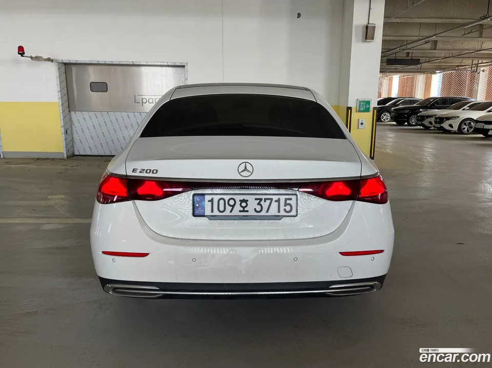 Mercedes-Benz E-Class E200 2024 — миниатюра 4