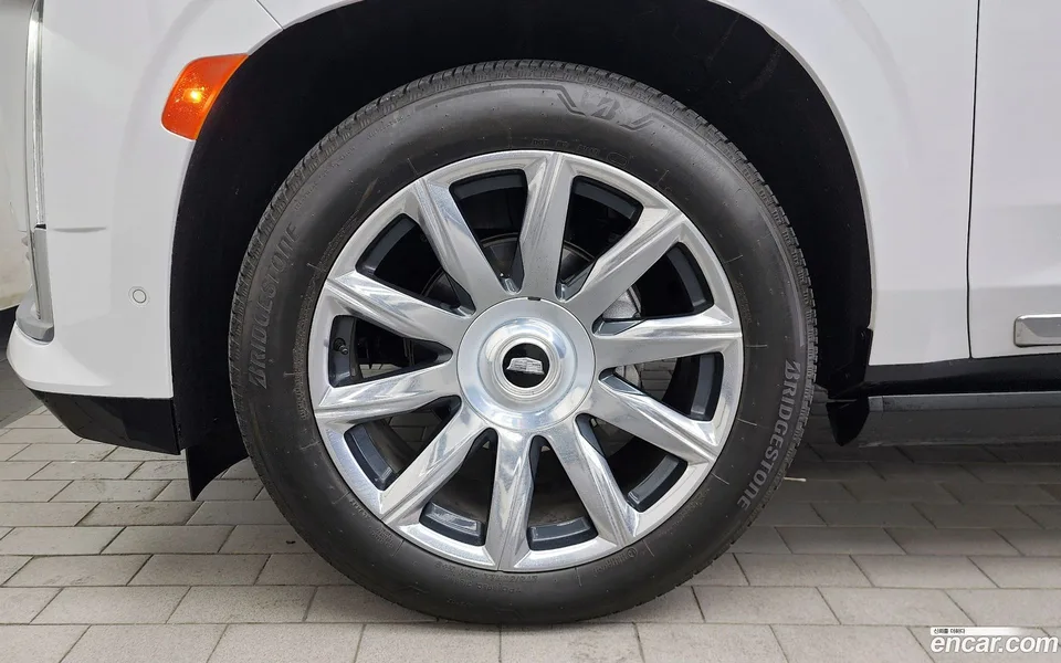 Cadillac Escalade 6.2 ESV 2023 — миниатюра 2