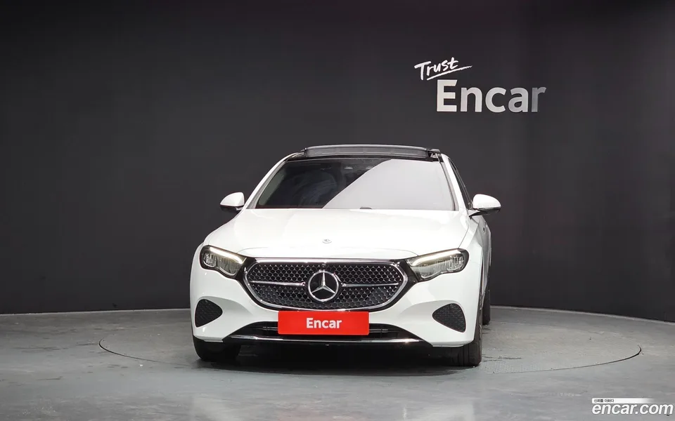 Mercedes-Benz E-Class E200 2025 — миниатюра 3