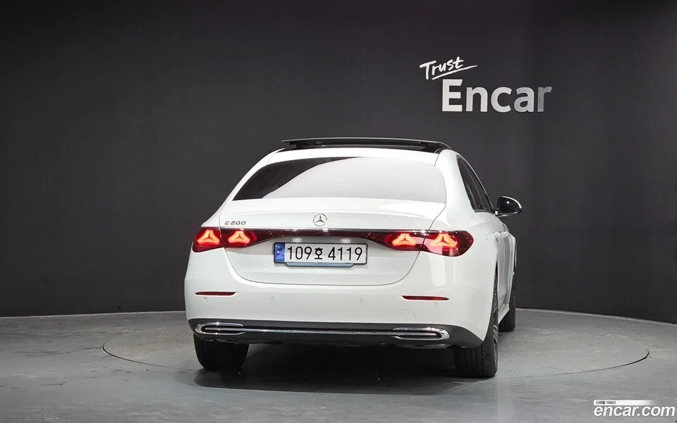Mercedes-Benz E-Class E200 2025 — миниатюра 4