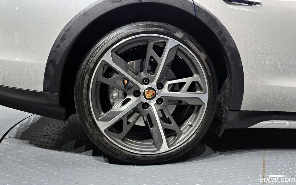 Porsche Taycan 2023 — миниатюра 2