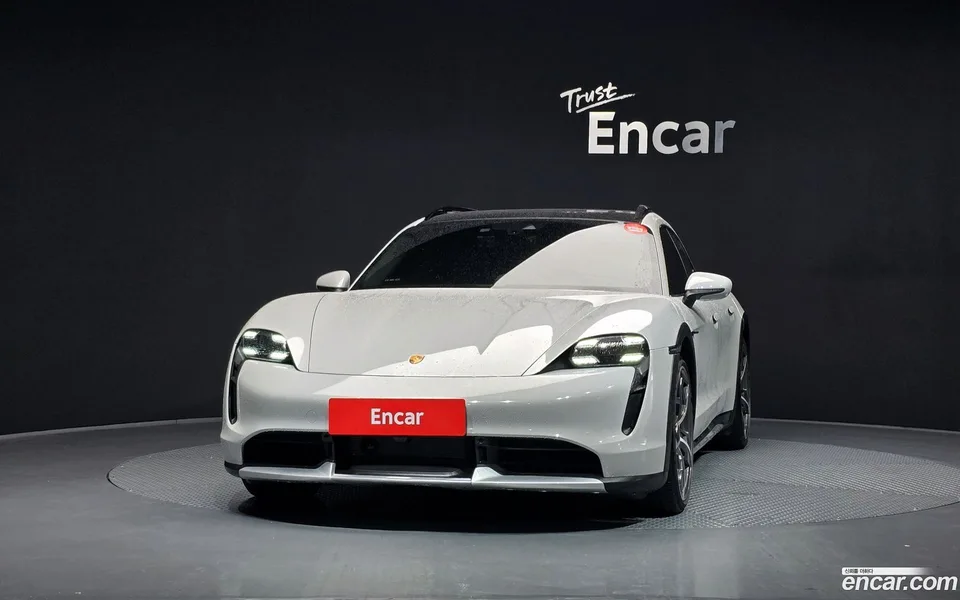 Porsche Taycan 2023 — миниатюра 3