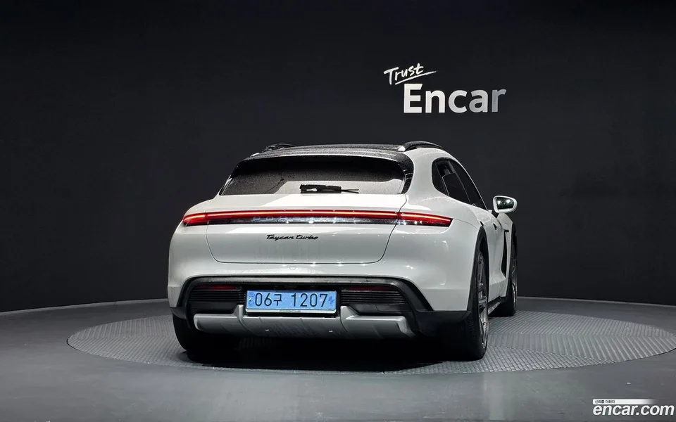 Porsche Taycan 2023 — миниатюра 4