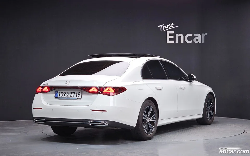 Mercedes-Benz E-Class E200 2024 — фото 1, купить с доставкой в Москву